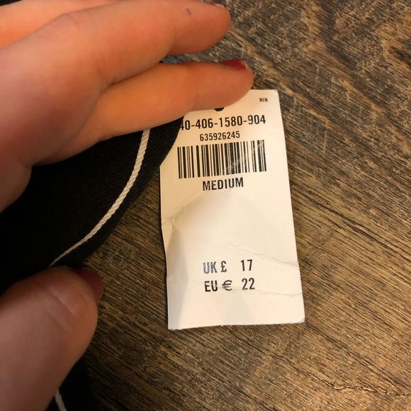 Black and white Hollister tank top size medium NWT - Picture 4 of 5